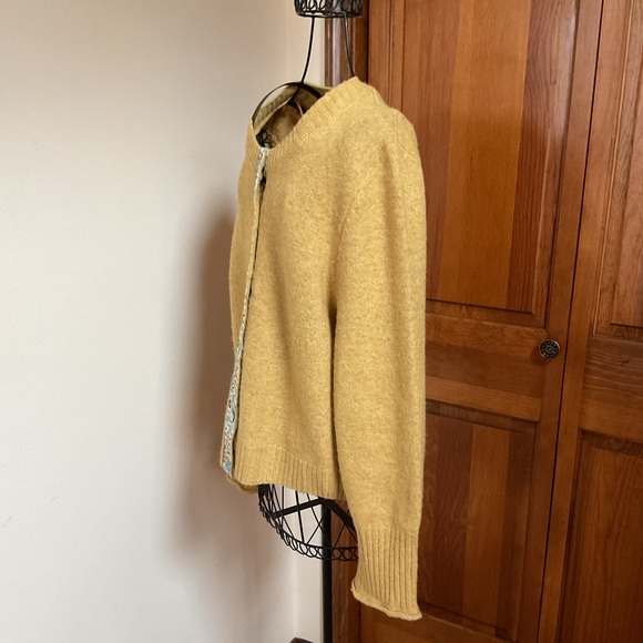 Urban Daisy Yellow Button-Up Women's Sweater, M/L - Picture 3 of 7
